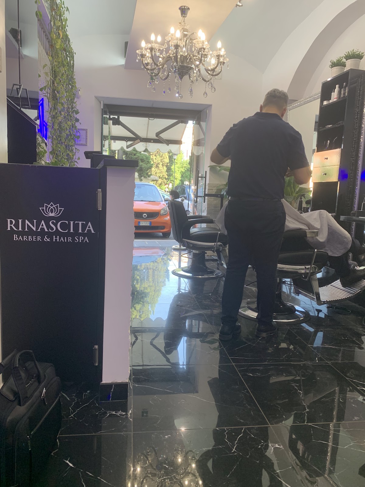 Consulenza personalizzata al salone Rinascita Barber & Hair Spa