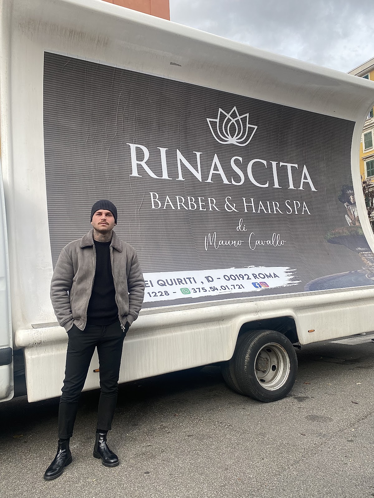 Lavorazione professionale taglio o barba al salone Rinascita